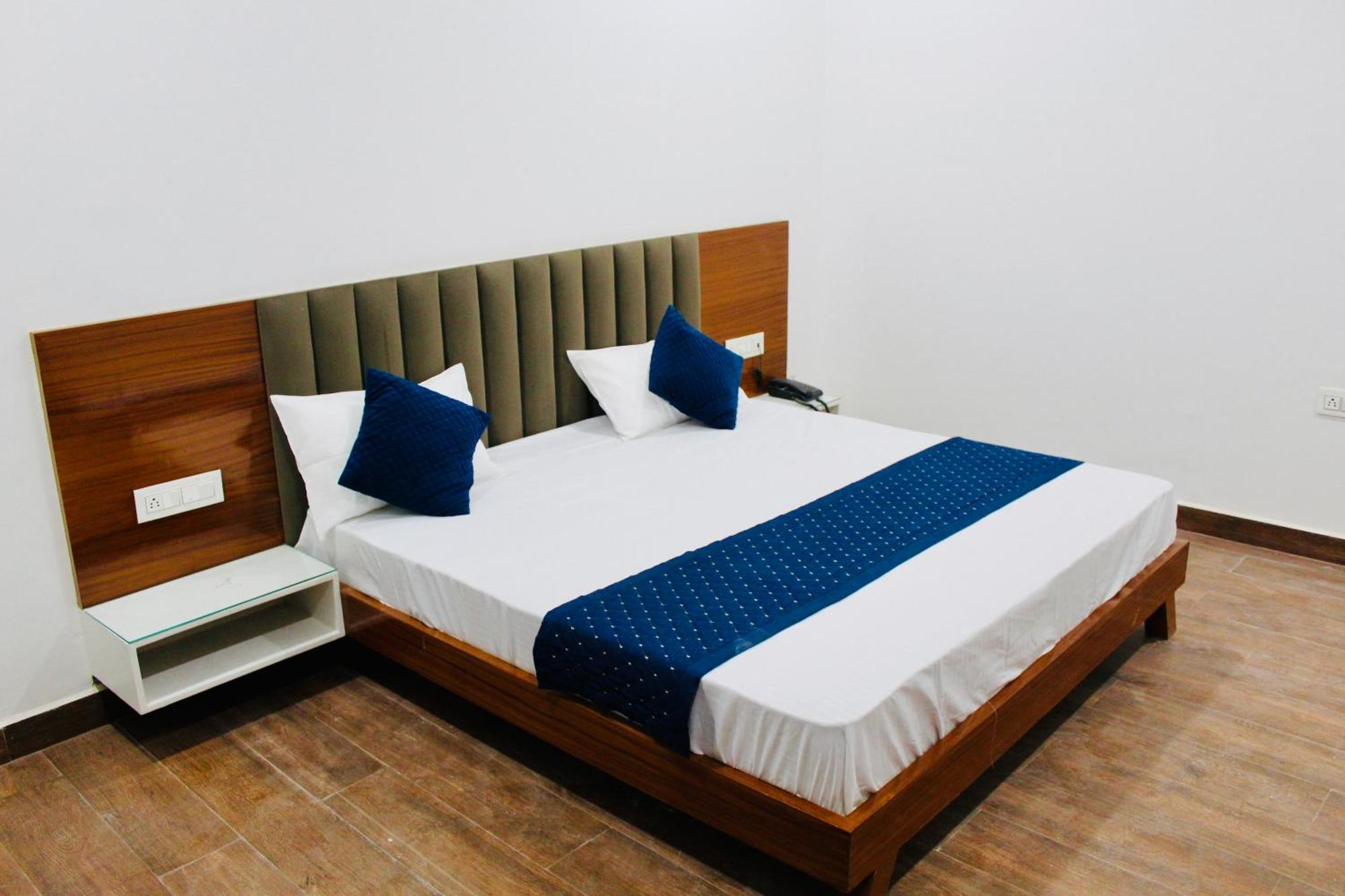 The Loya Hotel Muktsar Exterior foto
