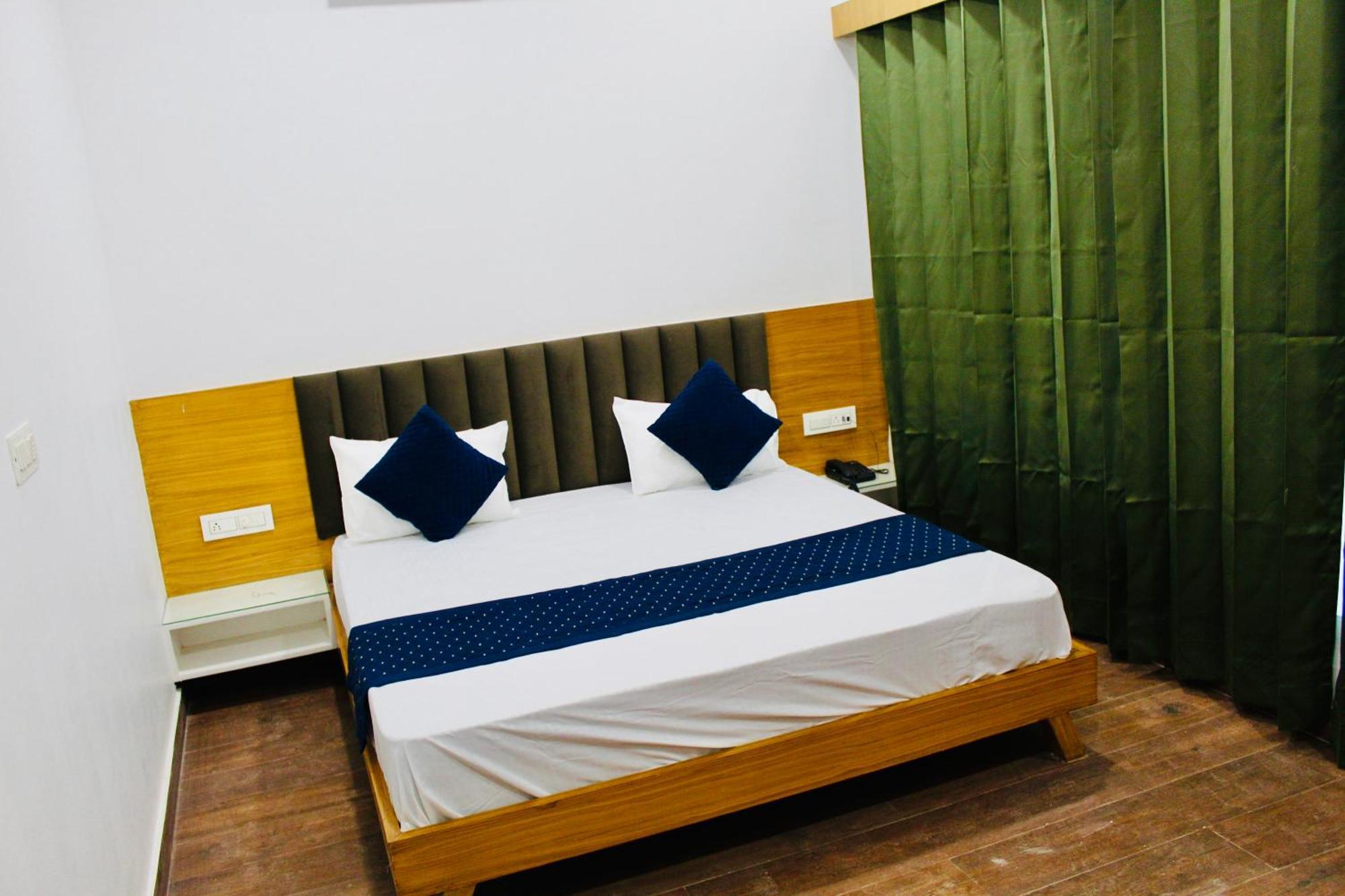 The Loya Hotel Muktsar Exterior foto