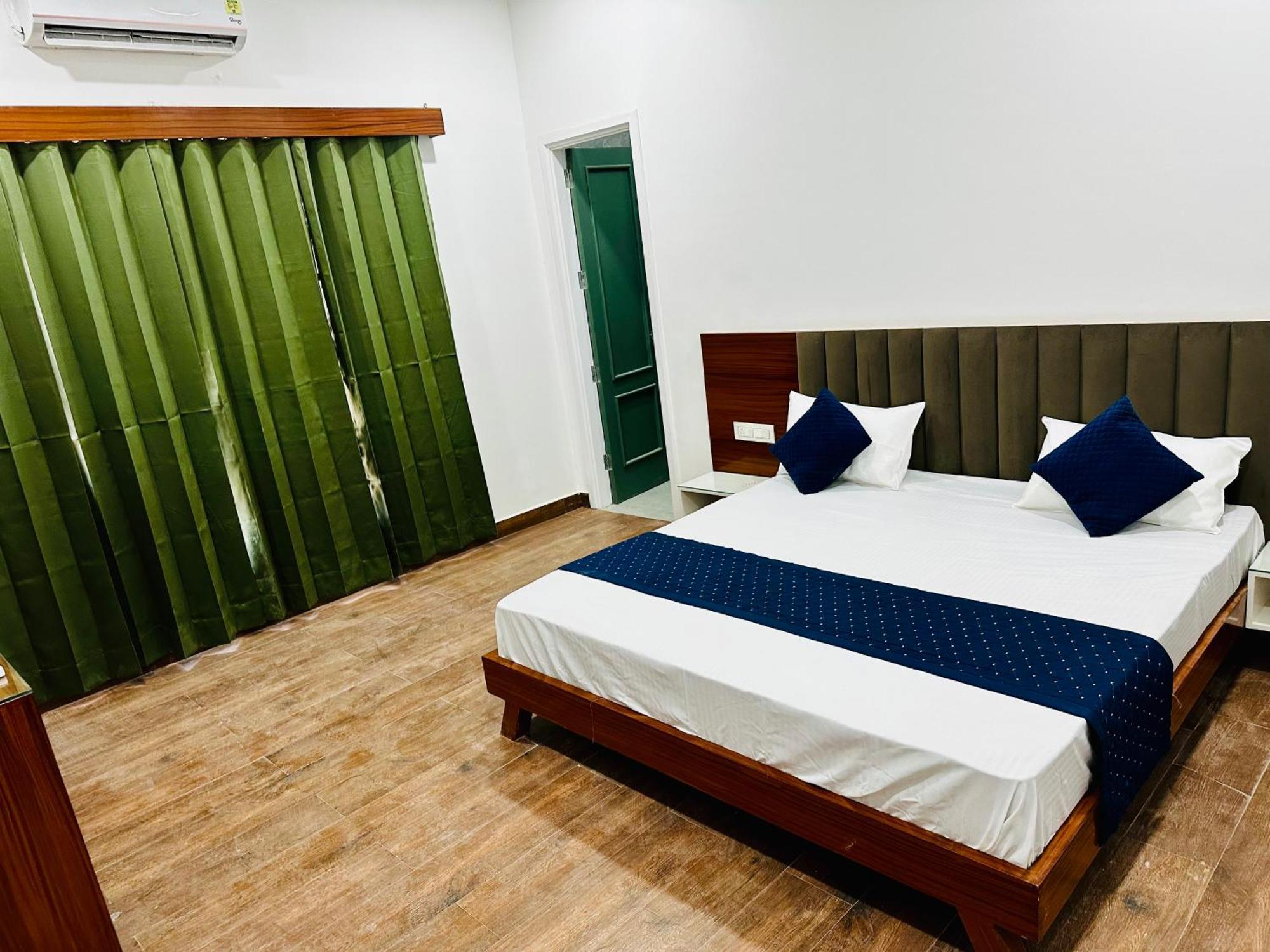 The Loya Hotel Muktsar Exterior foto