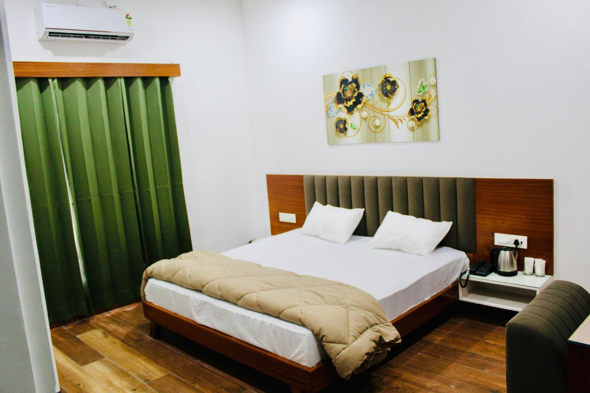 The Loya Hotel Muktsar Exterior foto